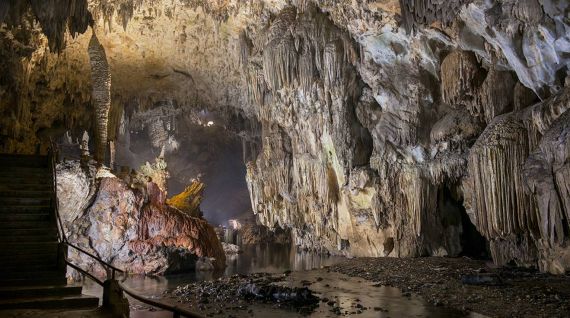 Caverna do Diabo e Cachoeira do Araçá