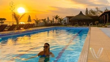 Day Use no Castelha Praia Ita&uacute;na + Natal Luz em Saquarema