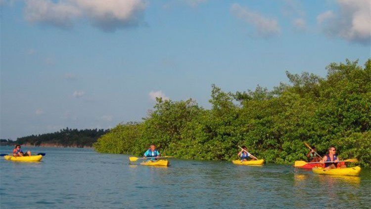 Caiaque na Lagoa Guara&iacute;ras