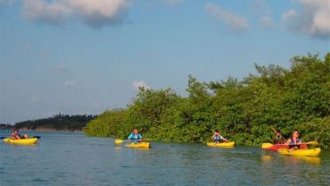 Caiaque na Lagoa Guara&iacute;ras