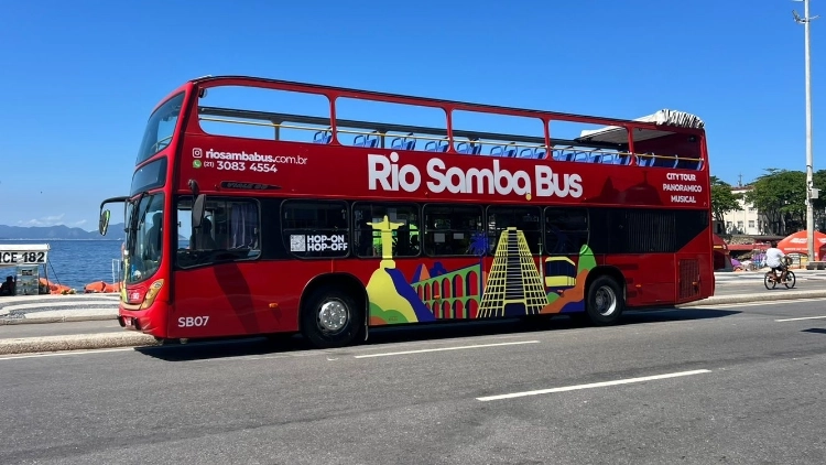 Sistema Hop-on Hop-off, com seu bilhete você pode embarcar e ...