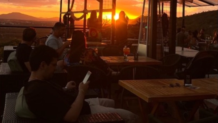 Mirante Reserva Andorinhas (DECK LOUNGE)