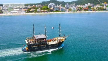 Tour Bombinhas em Barco Pirata