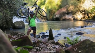 PEDAL SECRET FALLS: TRILHA E &Aacute;GUAS ESCONDIDAS