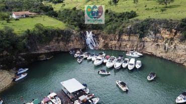 Passeio Lancha - Sendo um passeio incrivel pelas belezas do lago de furnas, como Canyons, cachoeiras e bares flutuantes, e incriveis fotos na lancha. 