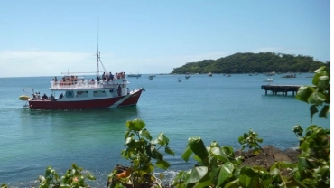 PASSEIO 2 EM 1 NO BARCO LUNA II: SNORKEL NA SEPULTURA OU RIBEIRO