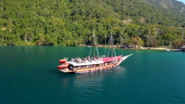 Angra dos Reis | Passeio de Escuna Praias e Aquários Naturais