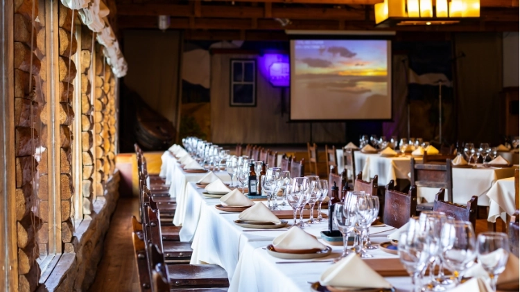 Est&acirc;ncia 25 de Mayo Tarde de Campo + Cena Show