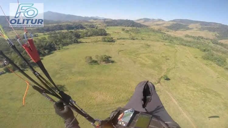 VOO DE PARAPENTE